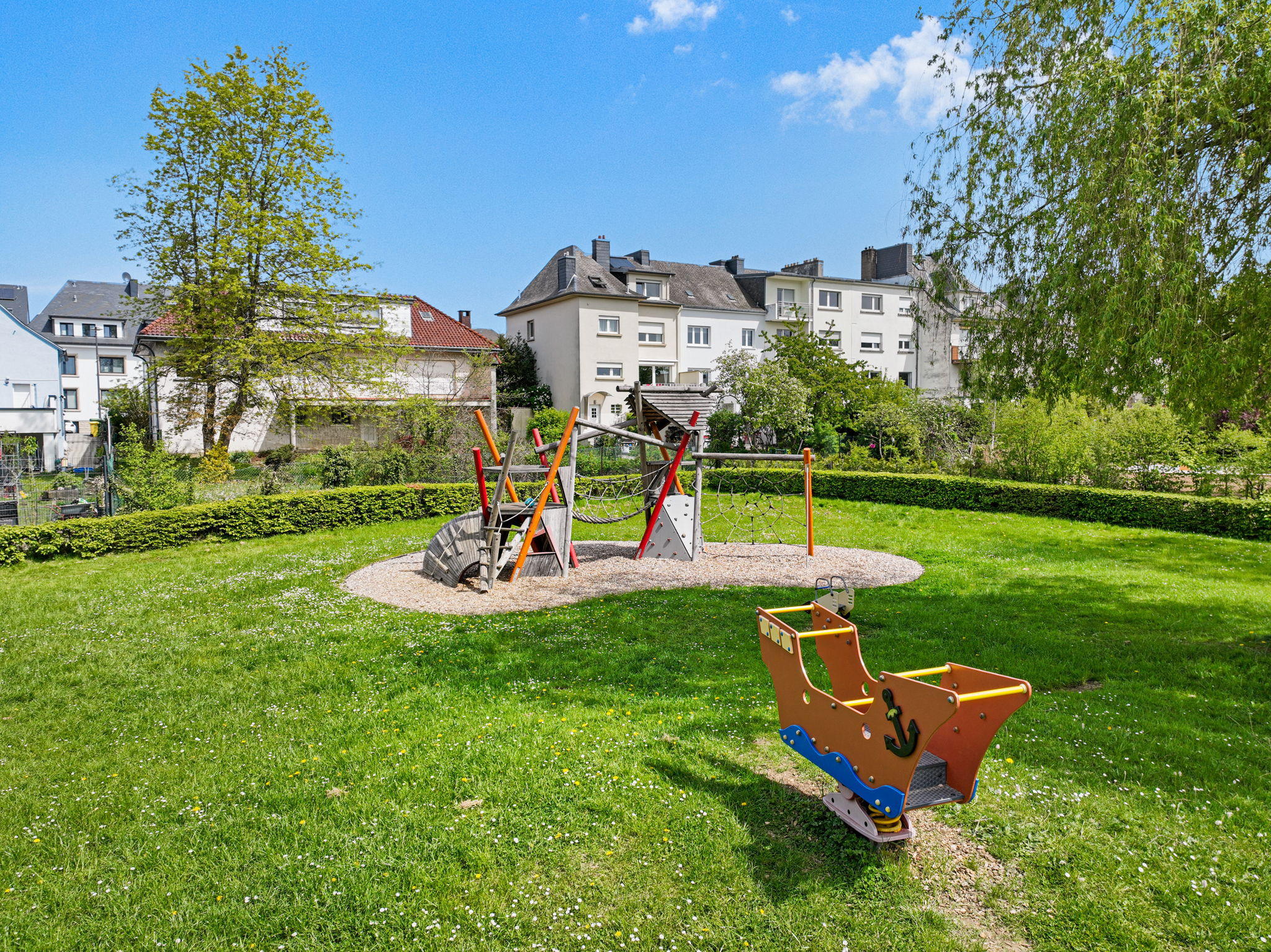 Vue aérienne de Strassen et de Luxembourg-ville
